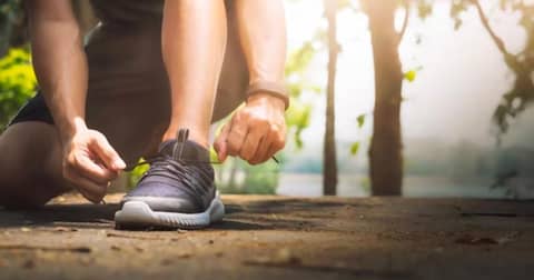 13 Rekomendasi Sepatu Running Lokal Terbaik | Popmama.com